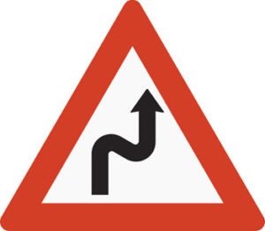 Farlige svinger den første til høyre